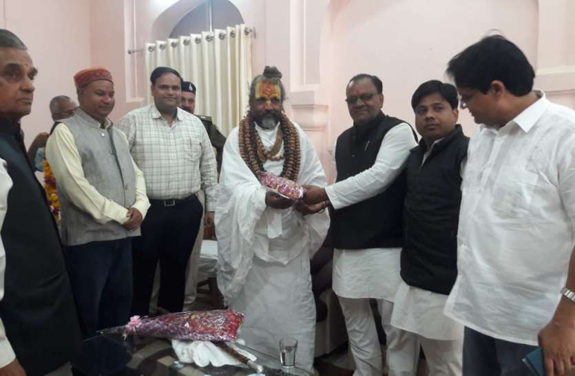 computer baba said in panna army launch in 4 group 300 will in 1 group कंप्यूटर बाबा बोले- प्रदेश की नदियों में उतारेंगे बाबाओं की फौज, बनाएंगे चार टोली, एक टोली में होंगे 300 बाबा