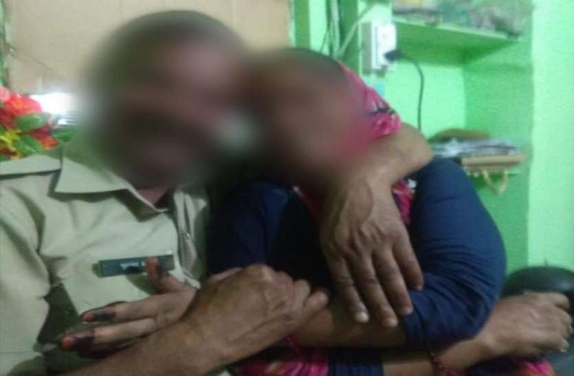 accused.jpg महिला के साथ यूपी पुलिस में तैनात कांस्टेबल के ऐसे फोटो हुए वायरल, विभाग में मची खलबली