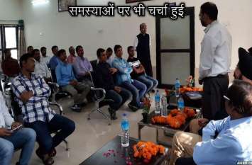 Displeasure expressed over taking supervisory work from station master सुपरवाइजरी का काम भी स्टेशन मास्टर से लेने पर जताई नाराजगी
