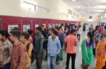 District level exhibition चाचा नेहरू को करीब से देखकर चौंक गए सभी