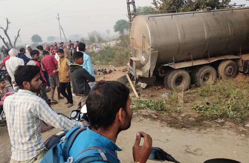 बेकाबू टेंकर ने ली ट्रेक्टर चालक की जान बेकाबू टेंकर ने ली ट्रेक्टर चालक की जान