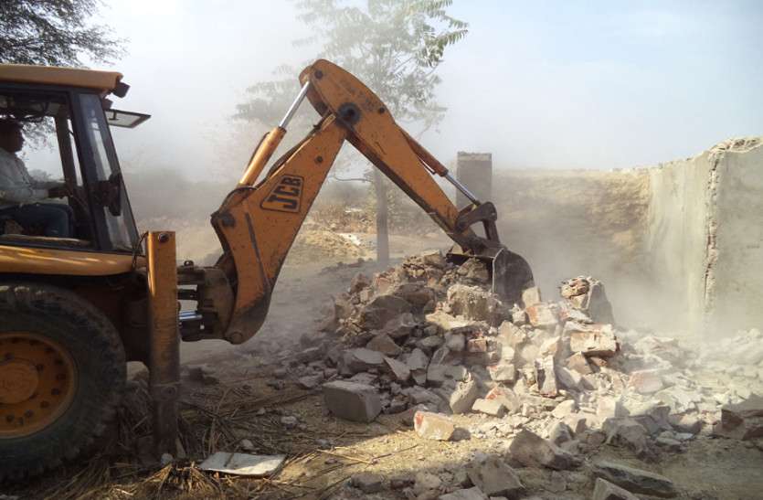 Encroachment destroyed in Jaisinghpura Khor government land जयसिंहपुरा खोर में तीन बीघा भूमि से अतिक्रमण हुआ ध्वस्त
