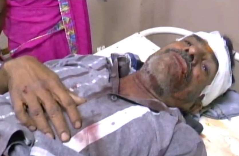तेज रफ्तार कार ने राह चलते पिता-पुत्री को मारी टक्कर, सडक़ पर ही मच गया हडक़ंप तेज रफ्तार कार ने राह चलते पिता-पुत्री को मारी टक्कर, सडक़ पर ही मच गया हडक़ंप