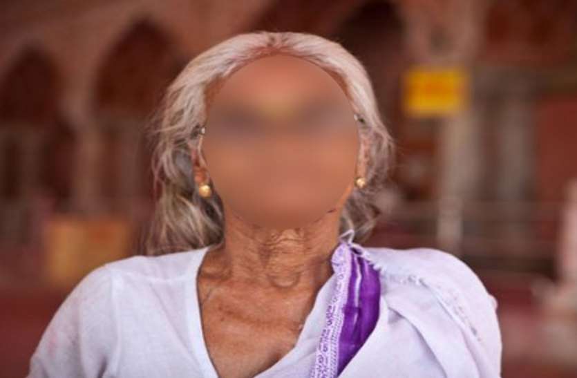 img4_4816895_835x547-m.jpg बेटी की शिकायत लेकर पहुंची वृद्ध मां, बोली अकेले में पीटती है और...