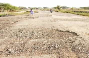State highway was declared a year, the driver of the pits is getting t स्टेट हाइवे घोषित किए एक साल बीता, गड्ढों से दो चार हो रहे वाहन चालक