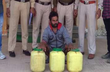 Action Of Police Department रात में नाला किनारे युवक करता था ये अवैध काम, पुलिस ने दबिश देकर किया गिरफ्तार