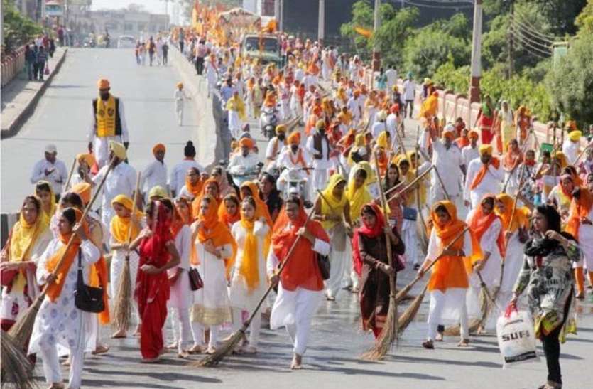 File Photo श्री गुरुनानक देव महाराज के 550वें प्रकाश पर्व पर विशाल नगर कीर्तन आज