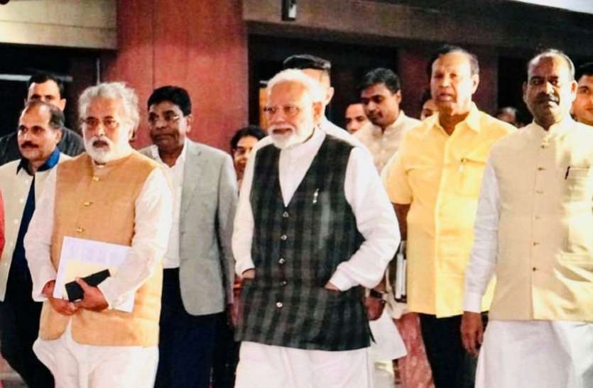 लोकसभा अध्यक्ष ने बुलाई सर्वदलीय बैठक, नए सत्र में नए रेकॉर्ड की तरफ होगी नजर लोकसभा अध्यक्ष ने बुलाई सर्वदलीय बैठक, नए सत्र में नए रेकॉर्ड की तरफ होगी नजर