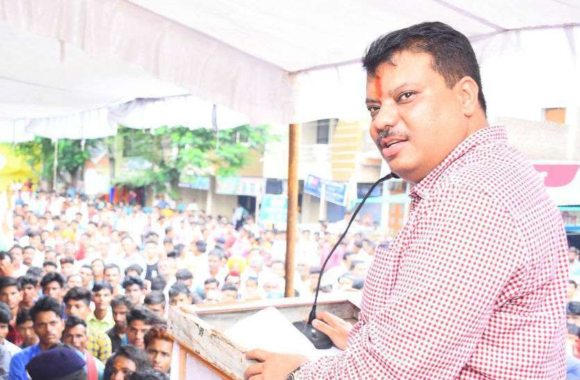कांग्रेस की मुश्किलें फिर बढ़ी, जांच में दोषी पाए गए कमल नाथ के मंत्री, मंत्रालय से हो सकती है छुट्टी