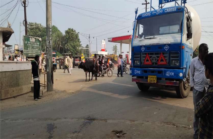 Heavy vehicles leave the city center चुनावी मुद्दा तो बनता है बायपास रोड, पर बना अभी तक नहीं, शहर के बीच से गुजर रहे भारी वाहन