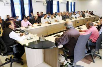 Action will be taken on pending revenue matters राजस्व मामले पेंडिंग होने पर होगी कार्रवाई