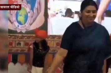 Smriti Irani Gujarat Viral Video देखिए इस वीडियो में ऐसा क्या है, कि सोशल मीडिया पर सुर्खियों में आ गईं स्मृति ईरानी