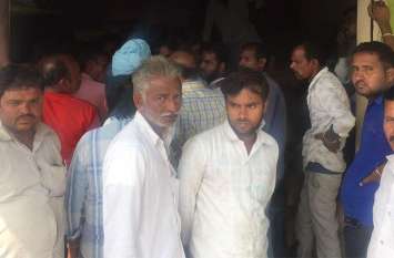 After the seed, now also the lines for fertilizer बीज के बाद अब खाद के लिए भी लग रही लाइनें ?