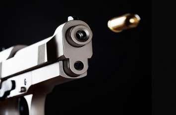 The Operatives Fired Indiscriminately At The Kingpin And Fired ... गुर्गों ने अंधाधुंध फायरिंग कर सरगना को ही उड़ा दिया ...