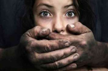 Seeing The Minor Alone In The Dark Of Night Destroys Destitution रात के अंधेरे में नाबालिग को अकेला देख झोलाछाप की बिगड़ी नियत