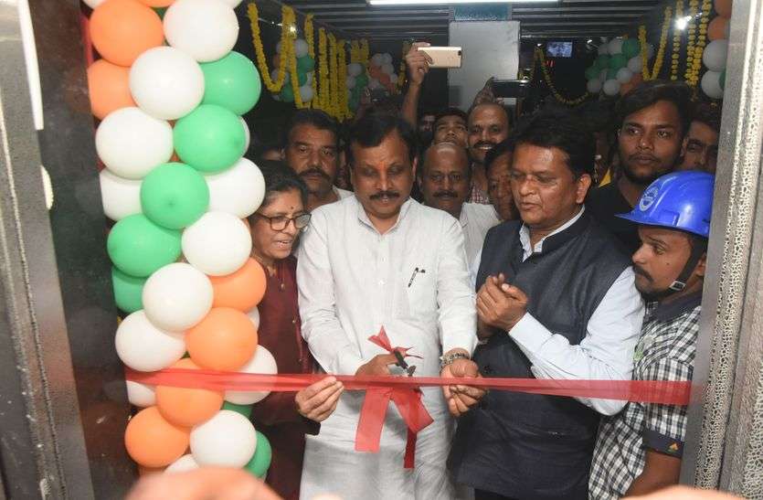 Lift facility at Ratlam railway station VIDEO रतलाम रेलवे स्टेशन पर मिली लिफ्ट की सुविधा