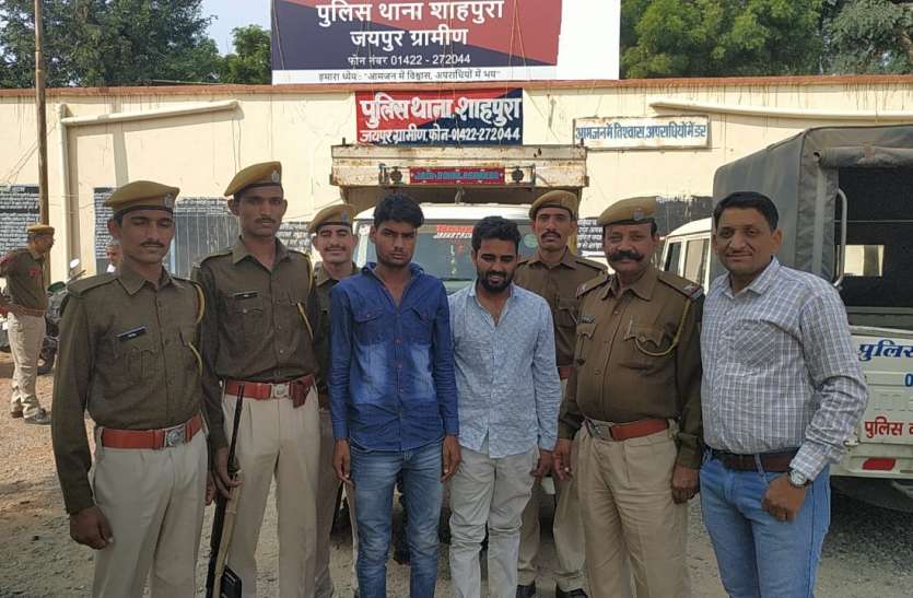 नाकाबंदी देख पिकअप छोड़कर भागे, पुलिस ने 2 किमी तक पीछा कर पकड़ा तो निकले अन्तर्राज्यीय चोर नाकाबंदी देख पिकअप छोड़कर भागे, पुलिस ने 2 किमी तक पीछा कर पकड़ा तो निकले अन्तर्राज्यीय चोर