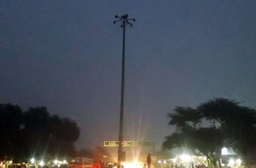 रीको एरिया में रोड लाइटें खराब, छाया अंधेरा रीको एरिया में रोड लाइटें खराब, छाया अंधेरा