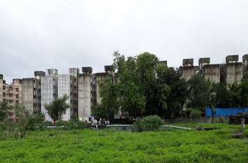 People were forcibly sent to Bhoot Bungalow, buildings are very shabby Bhoot बंगला में लोगों को जबरन भेजा गया, बेहद जर्जर हैं इमारतें ?