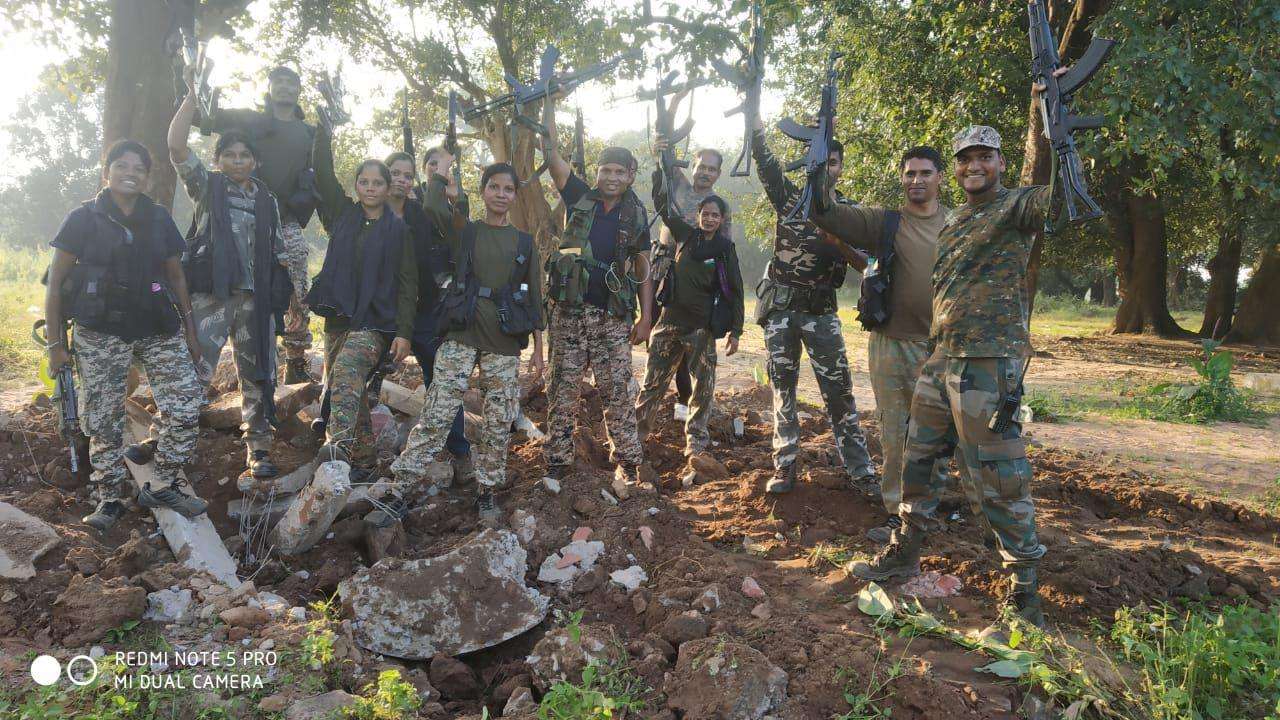 Naxalites bowed down in front of women commandos