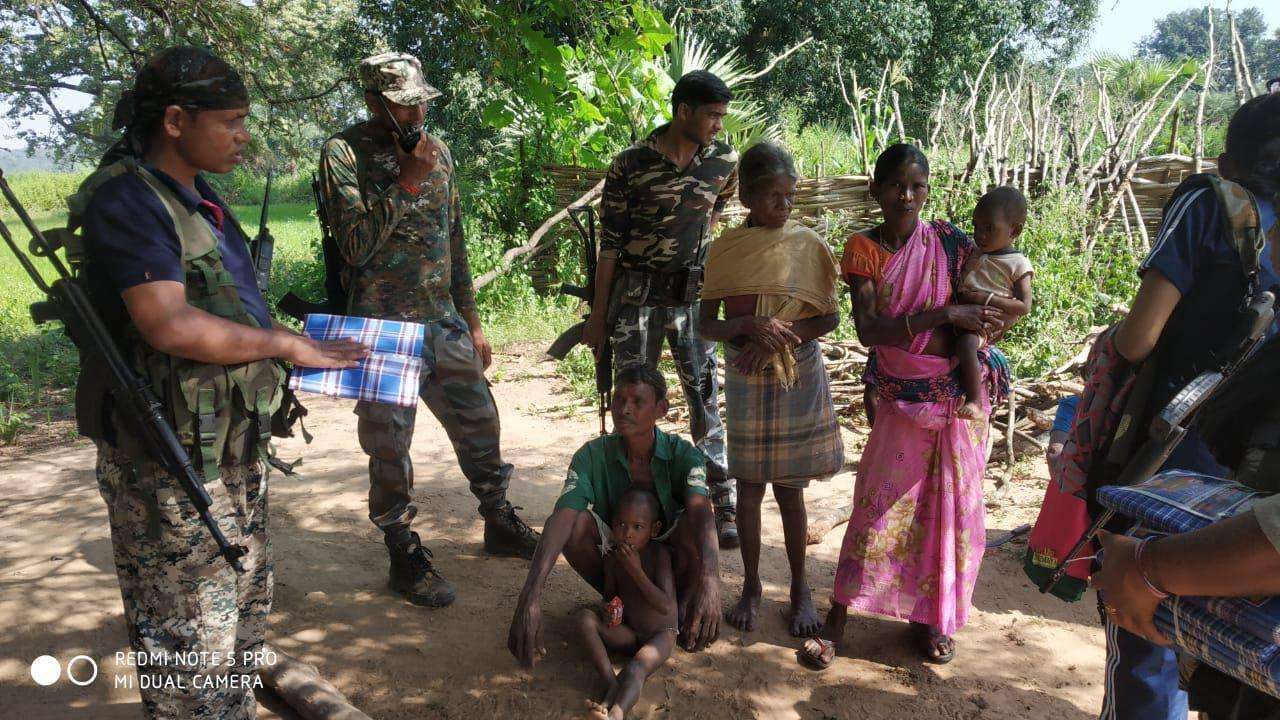 Naxalites bowed down in front of women commandos