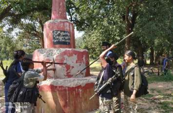 Naxalites bowed down in front of women commandos महिला कमांडो ने गिराया नक्सलियों के तीन स्मारक