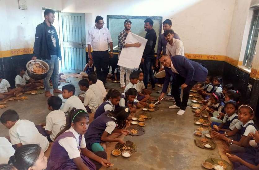 छात्रों को खिलाया पोषक आहार छात्रों को खिलाया पोषक आहार