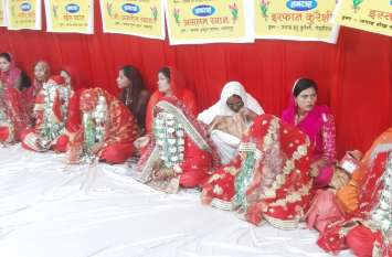 21 couples held hands of each other, said marriage is acceptable 21 जोड़ो ने थामा एक-दूजे का हाथ, कहा निकाह कुबूल है