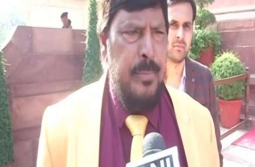 658.jpg महाराष्ट्रः रामदास आठवले का बड़ा बयान, बीजेपी-शिवसेना के बीच आखिरी दौर में बातचीत, जल्द बनेगी सरकार