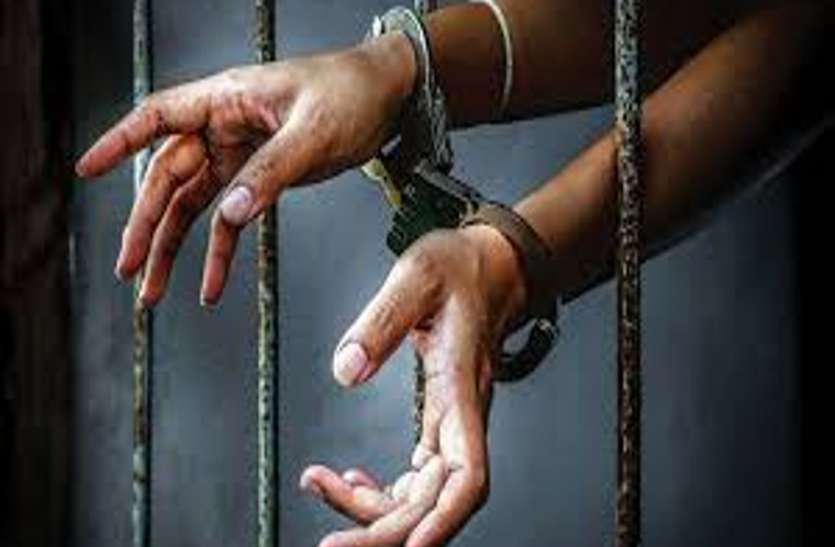 गांजा मोटरसाइकिल पर गांजा ले जाते दो युवक गिरफ्तार