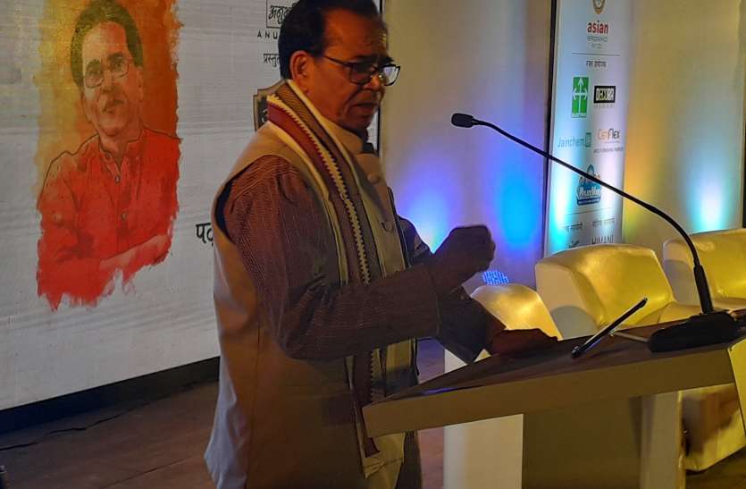 Poet Ashok Chakradhar has made his own identity through his work Tamilnadu: लोगों के चेहरे पर मुस्कान ला सकूं...