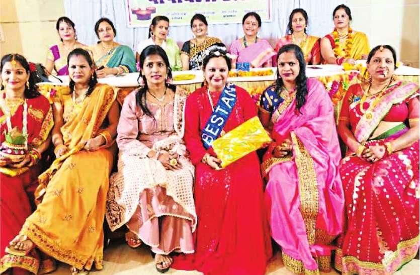 भारतीय परिधान में किया कैटवॉक भारतीय परिधान में किया कैटवॉक