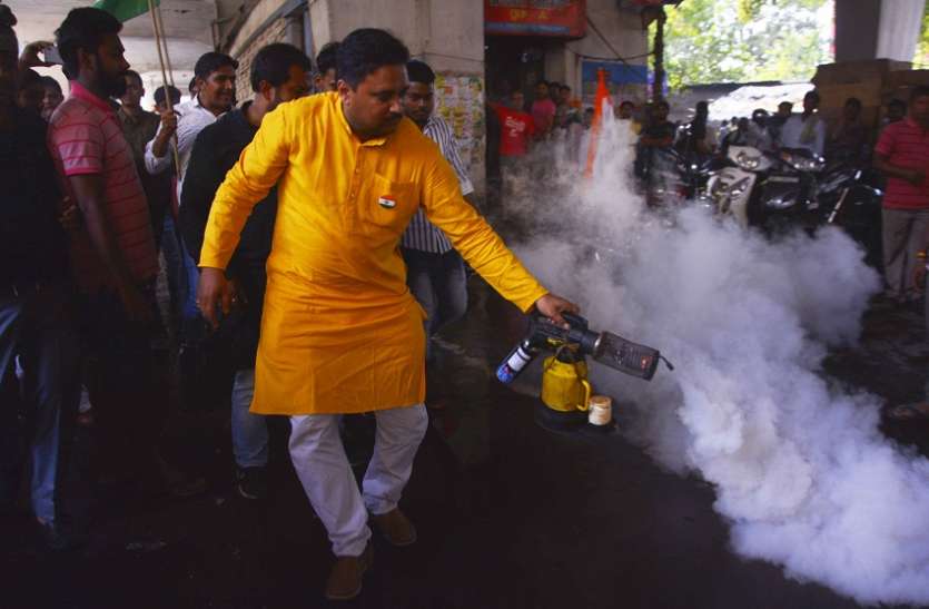 kolkata बढ़ते डेंगू व निगम की उपेक्षा के खिलाफ निकाल धिक्कार जुलूस