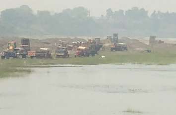 Neither any sand contract nor permissions are riddled with Parvati riv न कोई रेत का ठेका और न परमीशन, फिर भी पार्वती नदी को कर रहे हैँ छलनी
