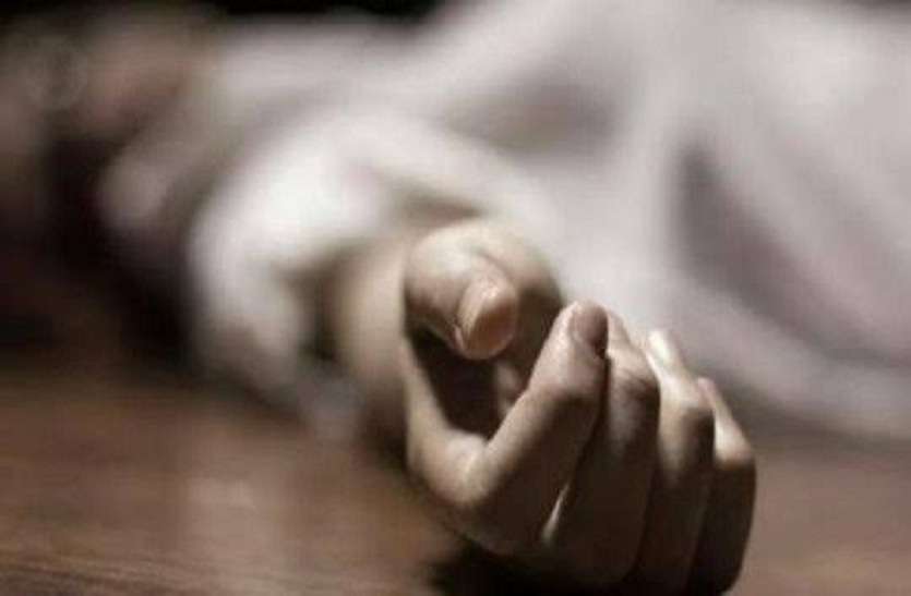 आत्महत्या कोर्ट में काम करने वाले निजी टाइपिस्ट ने सुसाइड नोट लिखा, की आत्महत्या