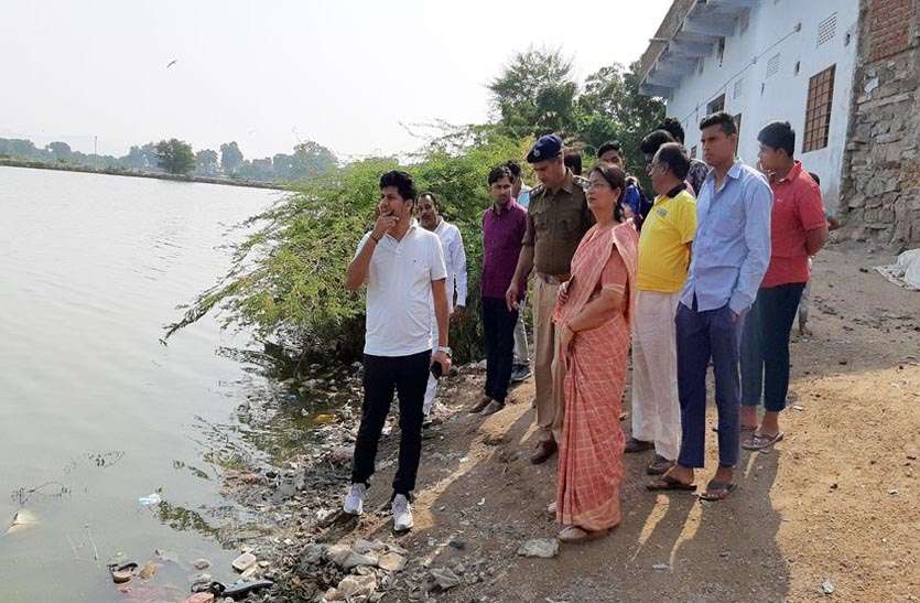 The heart of the city अनदेखी: तालाब में गंदगी व अतिक्रमण देख चौंक गए अधिकारी