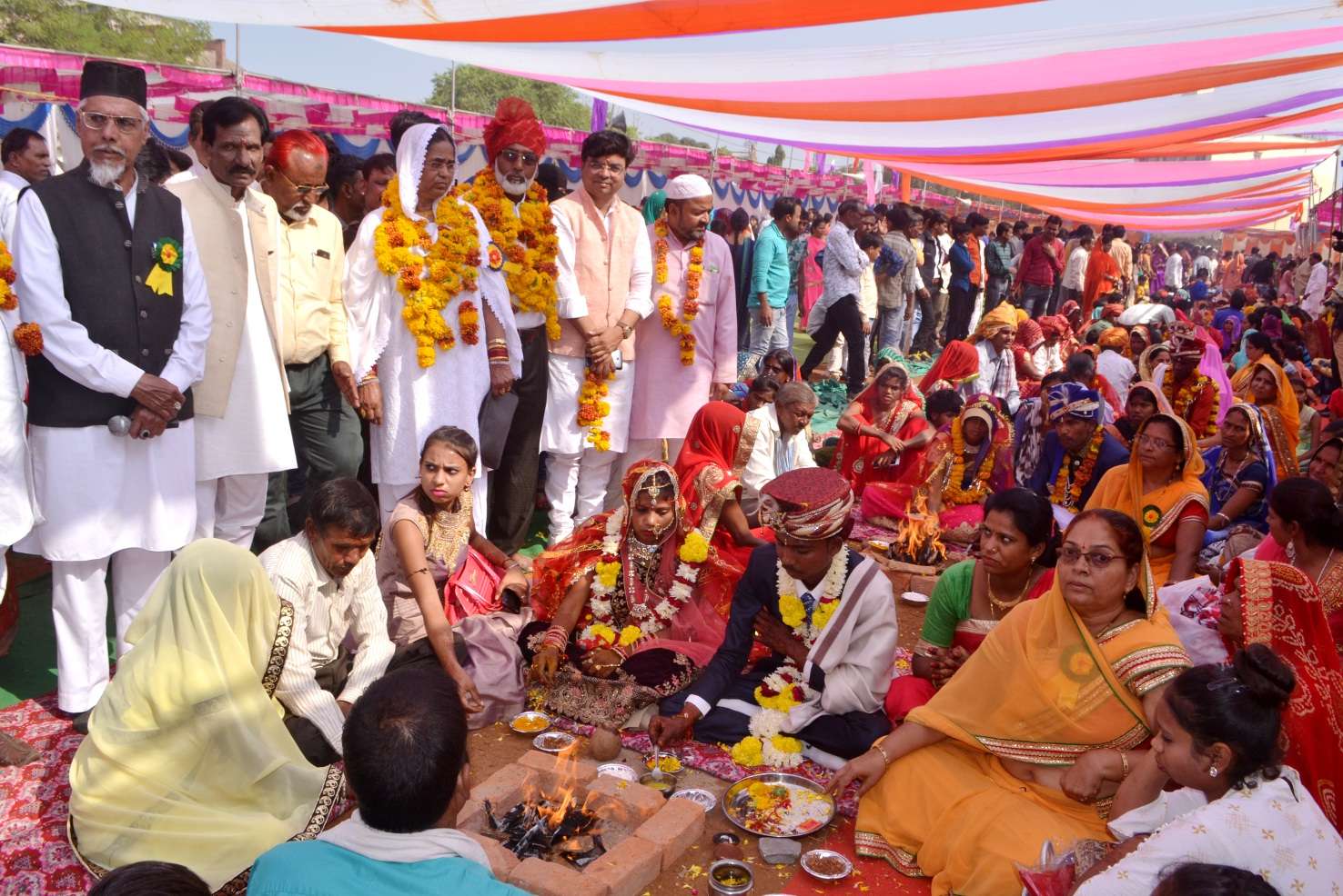एक तरफ कहा निकाह कबुल है, दूसरी ओर लिए अग्नि के सात फेरे