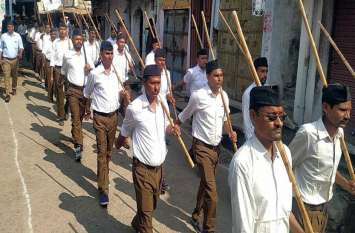 Villagers showered flowers on path sanchalan पथ संचलन पर ग्रामीणों ने बरसाए फूल, घोष की धुन से गूंज उठा गांव