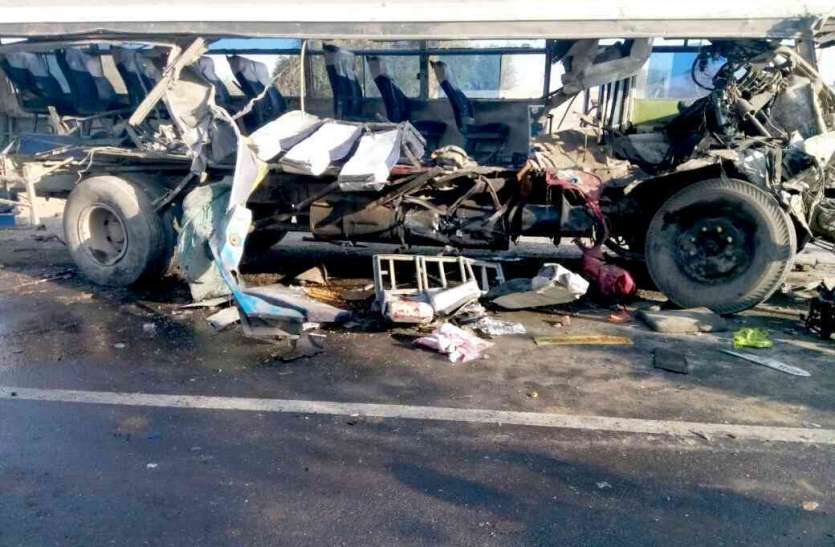 बीकानेर सडक़ हादसे ने फिर याद दिलाया वो दिल दहला देने वाला मंजर, जब दो टुकड़ों में बंट गई थी पूरी बस बीकानेर सड़क हादसे ने फिर याद दिलाया वो दिल दहला देने वाला मंजर, जब दो टुकड़ों में बंट गई थी लोक परिवहन