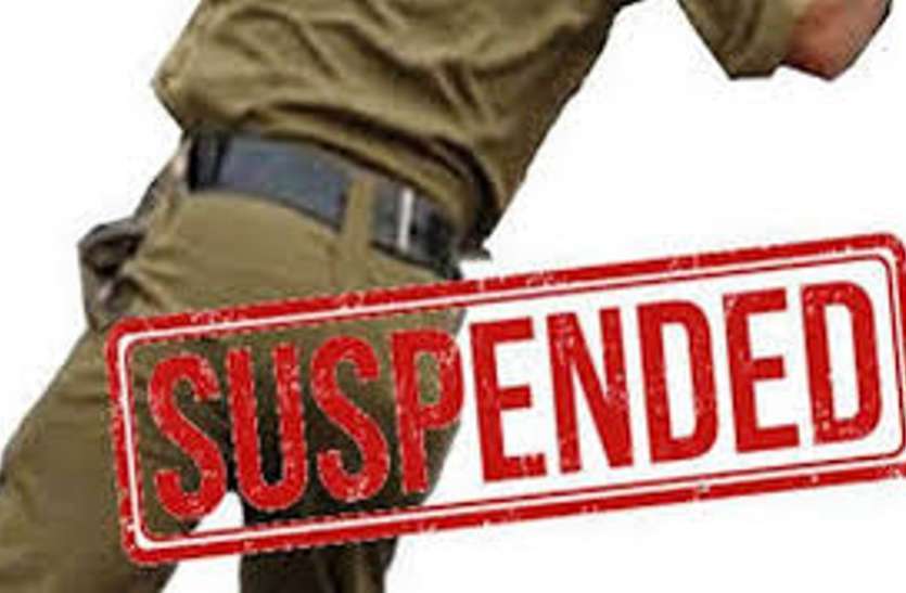 The court scribe fell on the missing red bag, SP suspended कोर्ट मुंशी पर गिरी गुम हुए लाल बस्ते की गाज, एसपी ने किया निलंबित