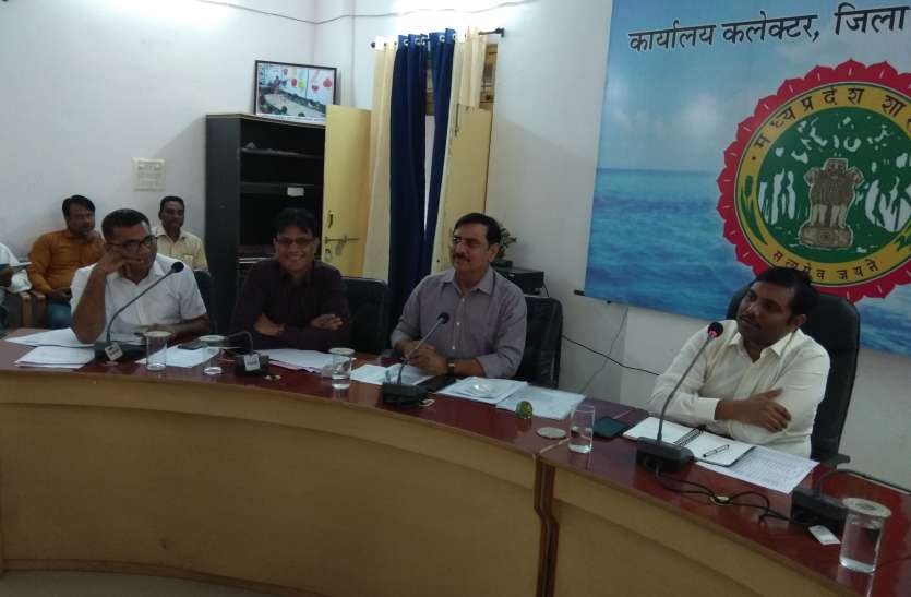 प्रकरण दर्ज कराने के निर्देश सड़क और पुल दुरस्त न कराने वाले अधिकारियों पर प्रकरण दर्ज कराने के निर्देश