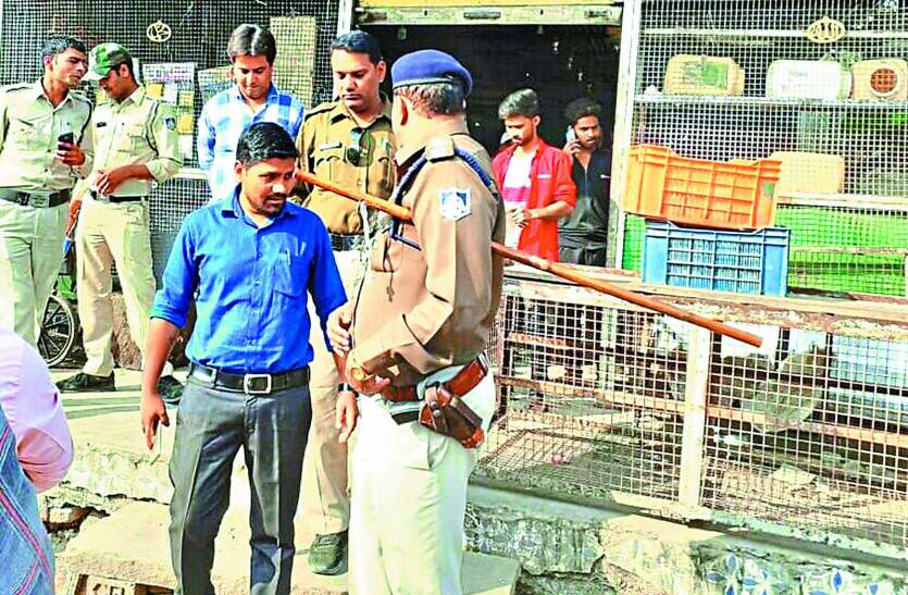 एक दुकान सील की, दूसरी को 24 घंटे में हटाने की चेतावनी एक दुकान सील की, दूसरी को 24 घंटे में हटाने की चेतावनी