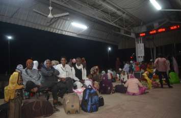 Special train for Dwarkapuri left late by 7 hours 7 घंटे देरी से रवाना हुई द्वारकापुरी के लिए विशेष ट्रेन