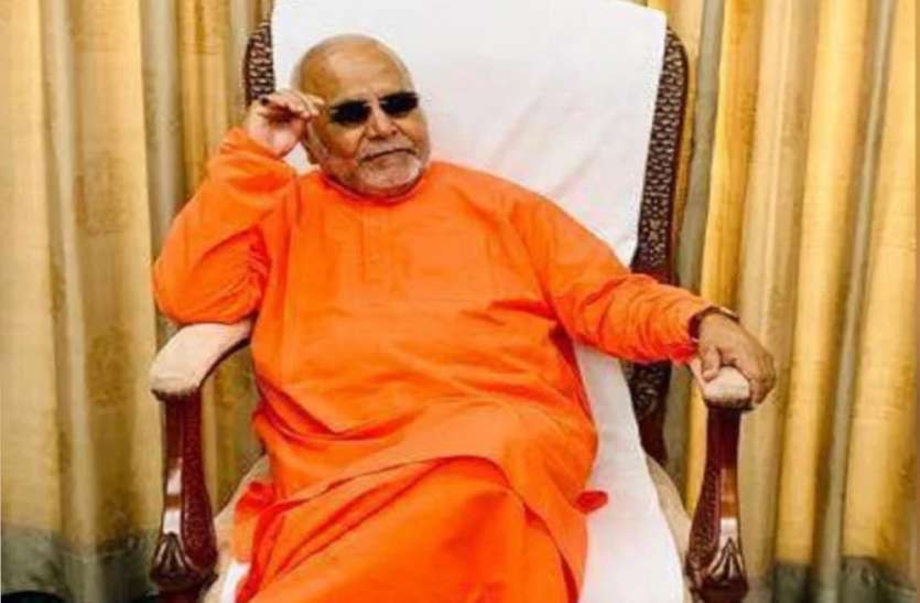चिन्मयानंद से ब्लैकमेलिंग के मामले में सीजेएम कोर्ट में पेश हुई एलएलएम छात्रा चिन्मयानंद से ब्लैकमेलिंग के मामले में सीजेएम कोर्ट में पेश हुई एलएलएम छात्रा
