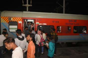 Avantika Express The Burning Train VIDEO अवंतिका के टॉयलेट में जलाए कपड़े, धुएं से हड़कंप