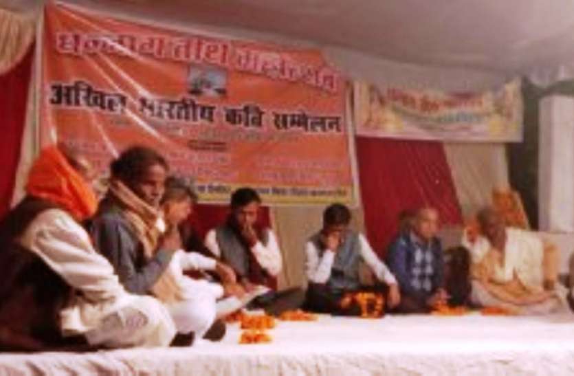 kavi-sammelan-in-atariya-sitapur अखिल भारतीय कवि सम्मेलन का हुआ आयोजन, विभिन्न जनपदों से आये कवियों ने देर रात तक बांधा समा..
