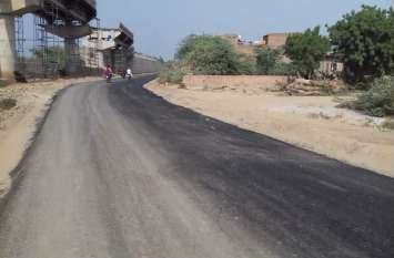 Direct path from Bagra is stuck in the name of putting asphalt डामर डालने के नाम पर अटका रखा है बागरा से सीधा रास्ता