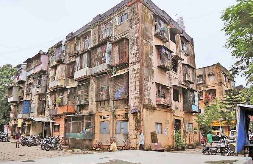 पुरानी और ऐतिहासिक हेरिटेज बिल्डिंग पर आई आईआईटी की रिपोर्ट ?