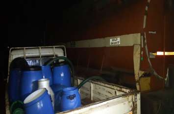 police arrested ganag milk theft adulteration by pipe in dairy tanker दूध चोरी और मिलावट का बड़ा खेल, डेयरी के टैंकर में पाइप लगा कर रहे थे चोरी