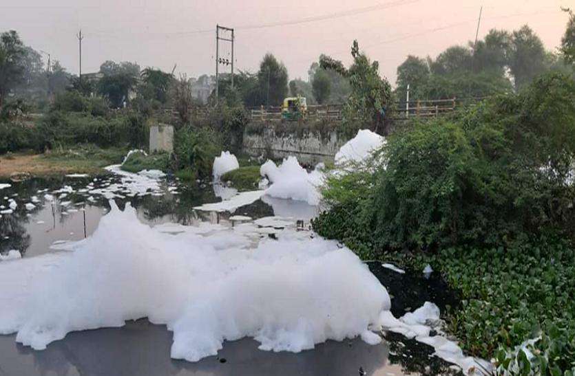 हाथीजण-विवेकानंदनगर के बीच बहता है 'काले पानी हाथीजण-विवेकानंदनगर के बीच बहता है 'काले पानी